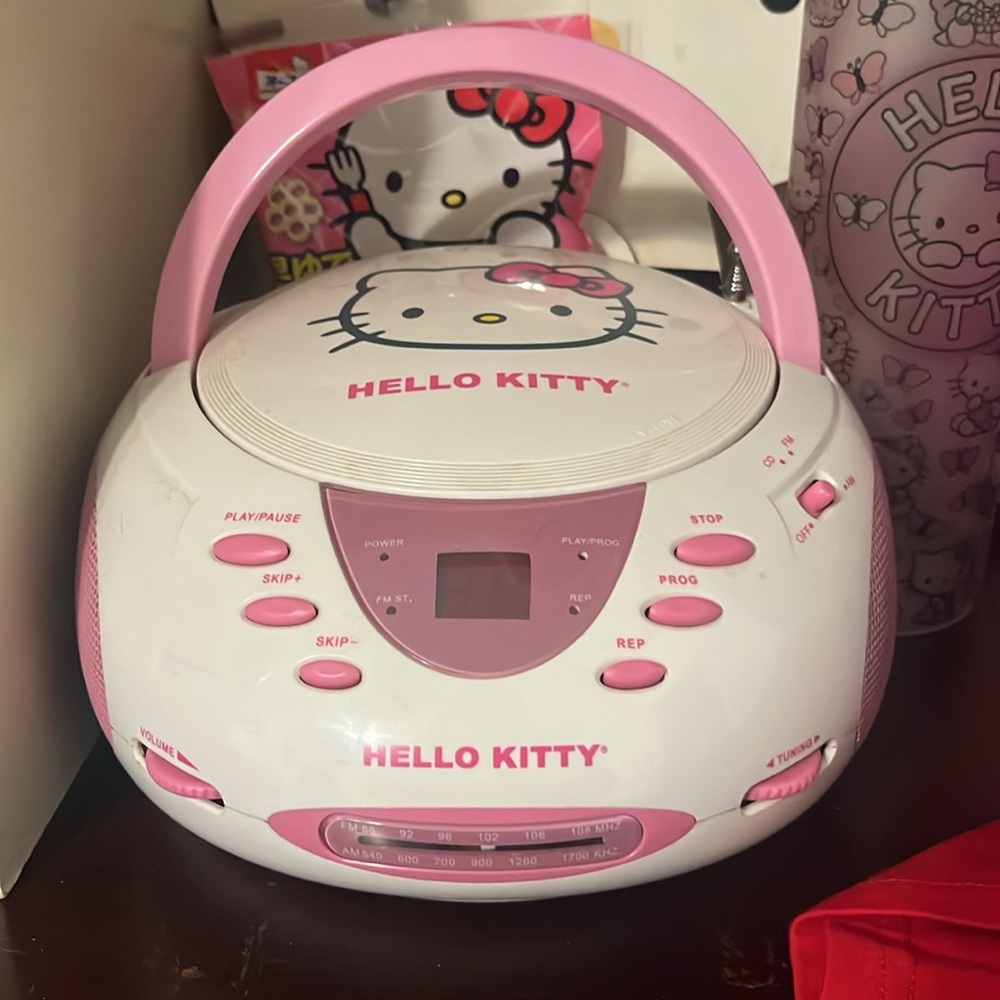 Hello kitty CD player/ radio